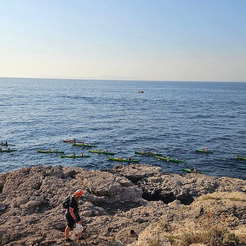 Ambiente: volontari ripuliscono i Bagni della Regina Giovanna al Capo di Sorrento