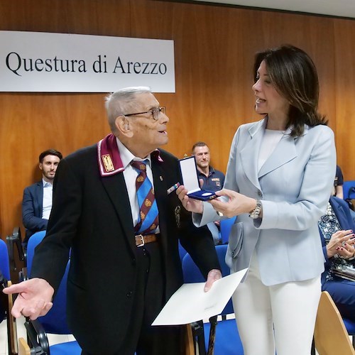 Arezzo festeggia Carmine Morrone: il maresciallo in pensione compie 100 anni<br />&copy; Polizia di Stato