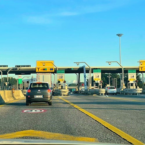 Aumento di 20 centesimi sull'autostrada A3 Napoli-Salerno, ma non per chi usa Telepass<br />&copy; Maria Abate