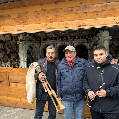 «Basta con le guerre, siamo tutti una famiglia». Da Minori gli auguri di Natale del signor Antonio Polverino / FOTO-VIDEO<br />&copy; Massimiliano D'Uva