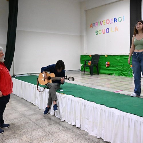 Lello Arena con i giovani di Caivano<br />&copy; Scabec