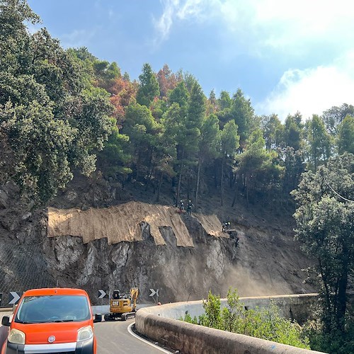 Rocciatori al lavoro a Maiori<br />&copy; Massimiliano D'Uva