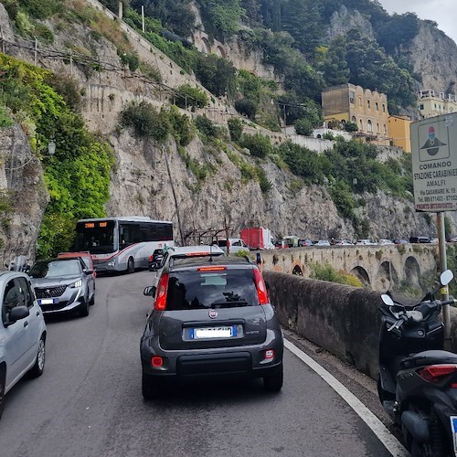 Traffico in Costiera Amalfitana<br />&copy; Christian D'Urzo