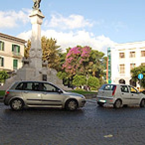 Auto in transito per Piazza Abbro