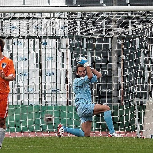 La delusione di Pane dopo il primo gol dell'Atletico Roma