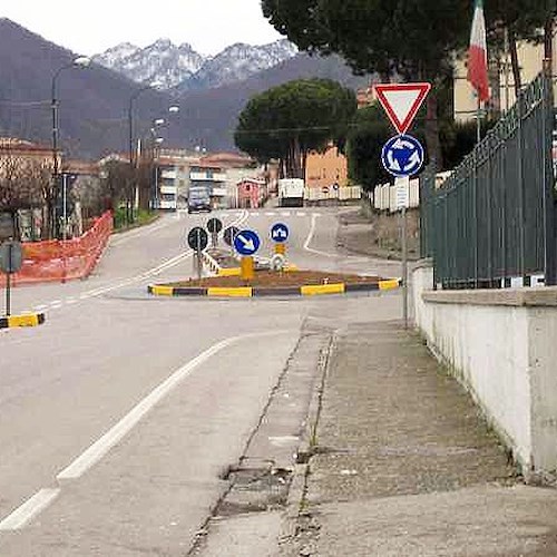 La rotatoria in via Salvo D'Acquisto