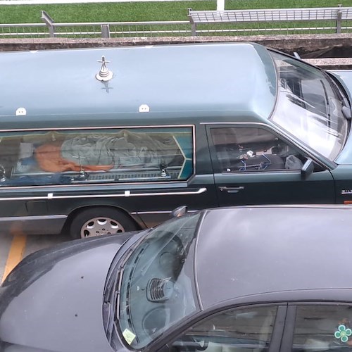 Carro funebre a Positano