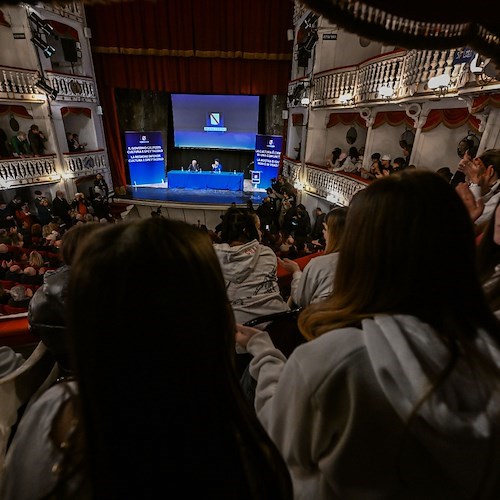 Dal Teatro Sannazaro di Napoli la protesta di De Luca per ottenere i fondi destinati alla cultura<br />&copy; Vincenzo De Luca