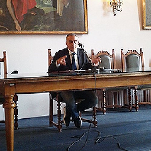 Giovanni Del Vecchio durante la conferenza