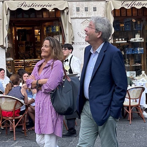 Gentiloni con la moglie ad Amalfi