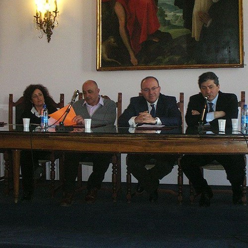 Una fase della conferenza a Palazzo di Città