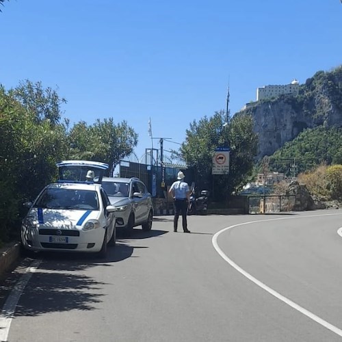 Postazione controllo targhe alterne ad Amalfi