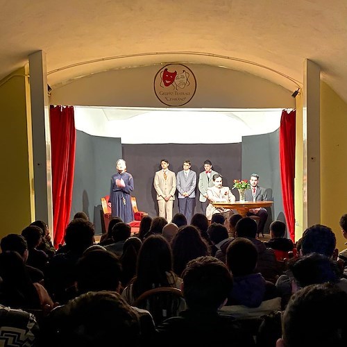 Gli studenti di Tramonti a teatro per riflettere sull'emancipazione femminile