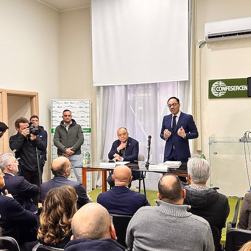 Gratteri lancia un appello agli imprenditori dalla sede di Confesercenti: «Denunciate senza paura, fidatevi di noi»