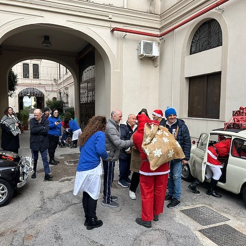 Il Club Vecchi Rombi porta doni ai bambini ricoverati all'Ospedale di Cava de’ Tirreni