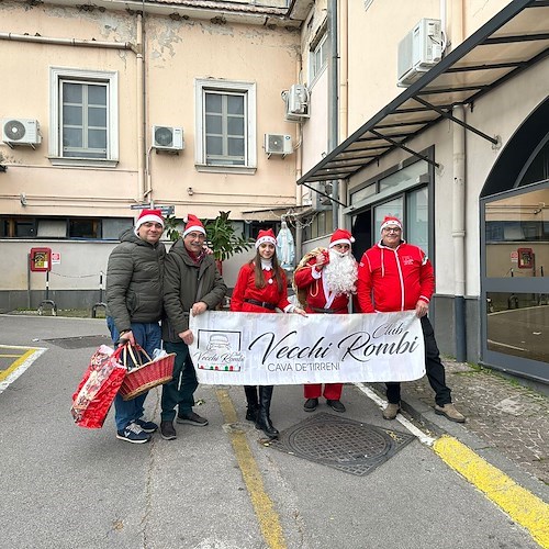 Il Club Vecchi Rombi porta doni ai bambini ricoverati all'Ospedale di Cava de’ Tirreni