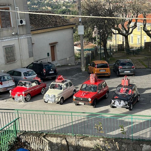 Il Club Vecchi Rombi porta doni ai bambini ricoverati all'Ospedale di Cava de’ Tirreni