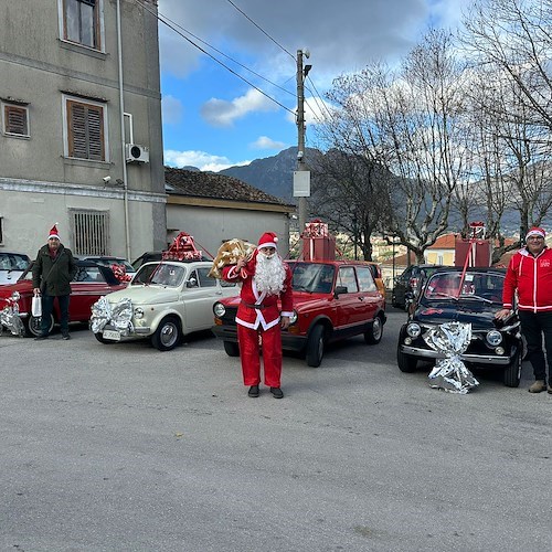 Il Club Vecchi Rombi porta doni ai bambini ricoverati all'Ospedale di Cava de’ Tirreni