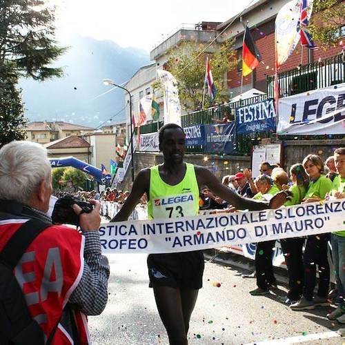 Il keniano Kibor taglia vittorioso il traguardo