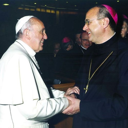 L’Abate Petruzzelli ricevuto da Papa Francesco il 19 maggio in occasione della Conferenza Episcopale Italiana (foto tratta da “Ascolta”)