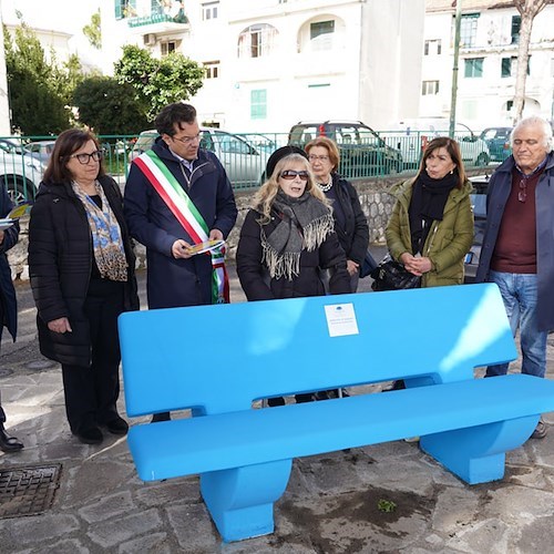 Inaugurata a Vietri sul Mare la panchina azzurra per sensibilizzare sulla Sindrome di Sjögren<br />&copy; Comune di Vietri sul Mare