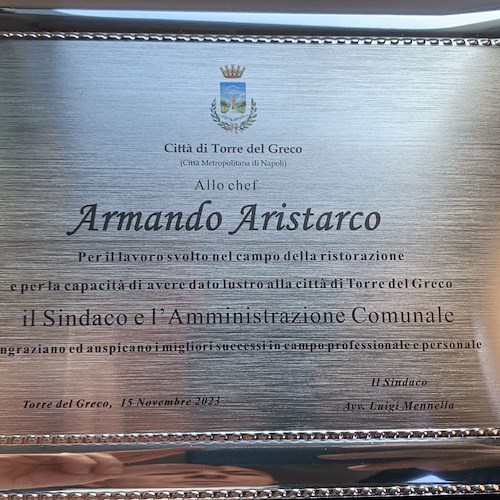 Ravello, Armando Aristarco premiato dal sindaco di Torre del Greco