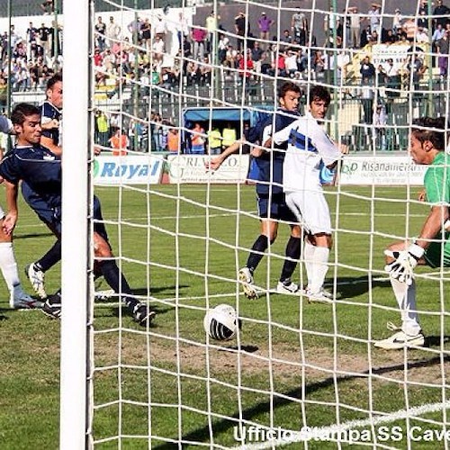 Il 2-1 segnato da Di Napoli (foto servizio tratte da sscavese1919.it)