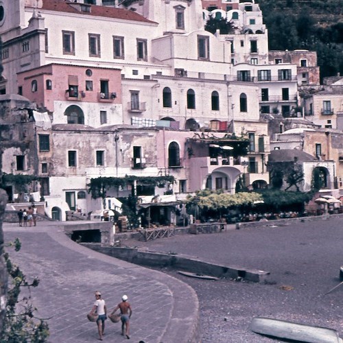 La Costiera Amalfitana negli anni cinquanta negli scatti realizzati da una fotografa tedesca