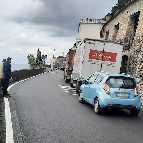 Lavori a costone roccioso Castiglione, lunghe code sulla SS163