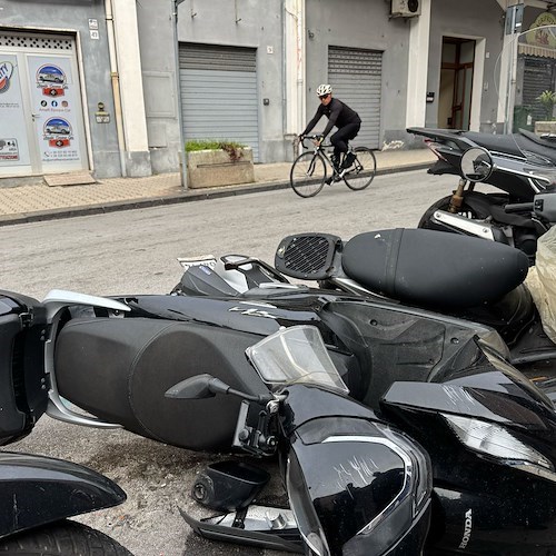 Incidente Via Nuova Chiunzi, scooter distrutti<br />&copy; Massimiliano D'Uva