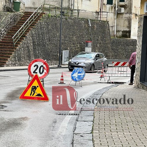 Maiori, sprofonda la strada in via Nuova Chiunzi<br />&copy; Massimiliano D'Uva