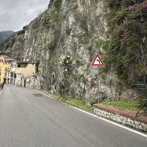 Minori, distacco di materiale roccioso sulla Torricella: da domani 12 dicembre istituito il senso unico alternato