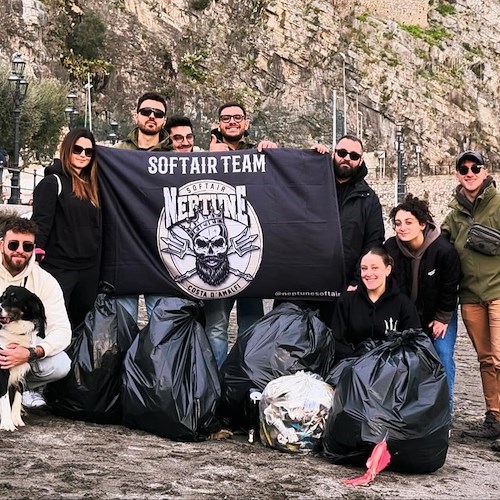 Minori, l'associazione Neptune Softair impegnata nella pulizia dell’arenile<br />&copy; Neptune Softair - Costa d'Amalfi