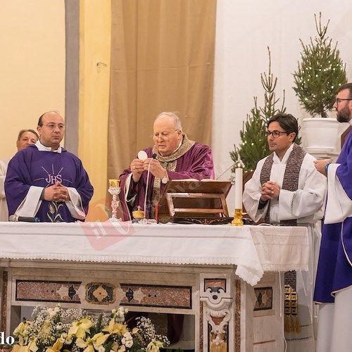 Mons. Orazio Soricelli celebra la Santa Messa nella chiesa riaperta a Pimonte e sottolinea il legame storico con Amalfi