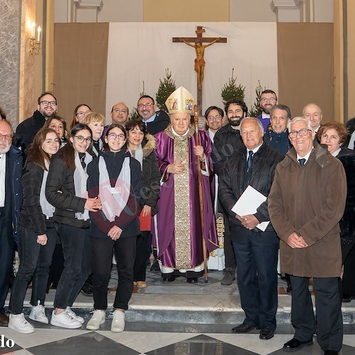 Mons. Orazio Soricelli celebra la Santa Messa nella chiesa riaperta a Pimonte e sottolinea il legame storico con Amalfi