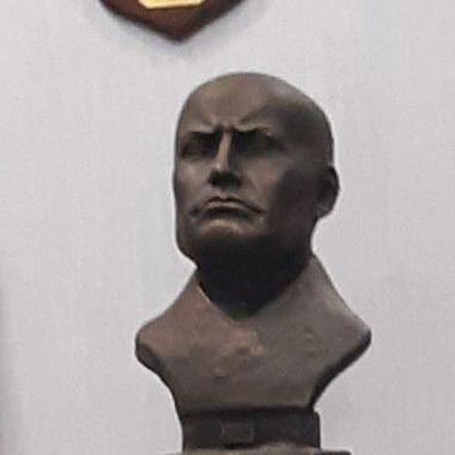 Napoli, al Cardarelli spunta un busto di Mussolini: scoppia la polemica<br />&copy; Francesco Emilio Borrelli