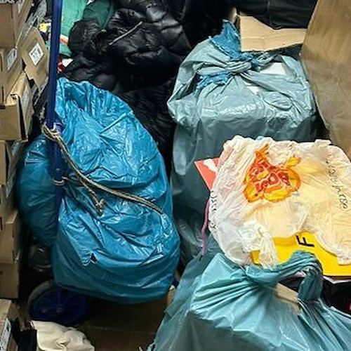 Napoli, sequestrati 1000 capi di abbigliamento contraffatti a Vicaria<br />&copy; Comune di Napoli