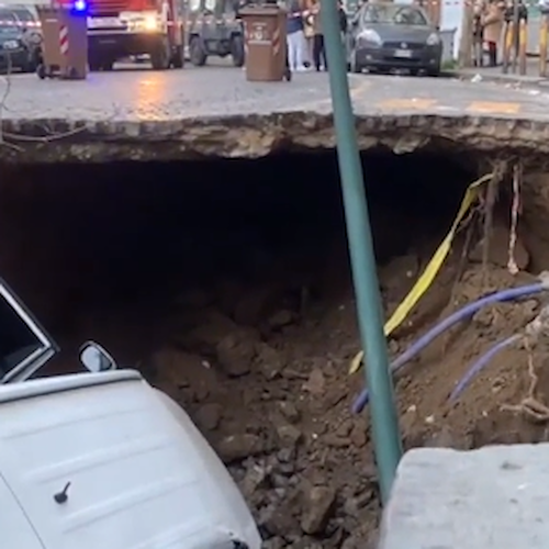 Napoli, voragine in via Morghen