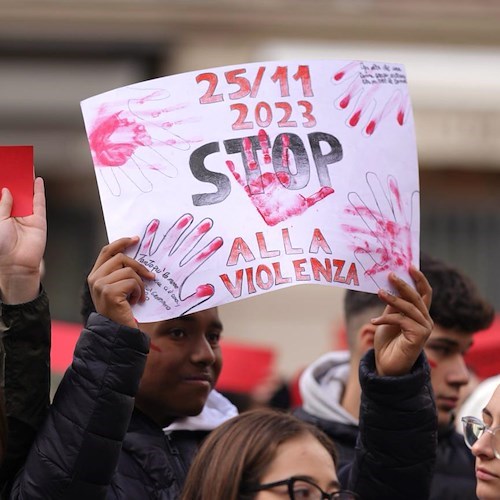 “Non Una di Meno”: ad Amalfi il flashmob per la Giornata Internazionale per l’eliminazione della violenza sulle donne