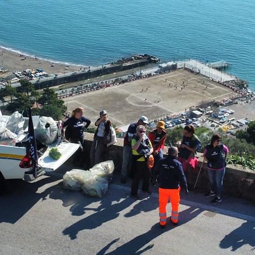 Passeggiata ecologica plastic free a Vietri sul Mare: buona partecipazione e ottimi risultati<br />&copy; Comune di Vietri sul Mare