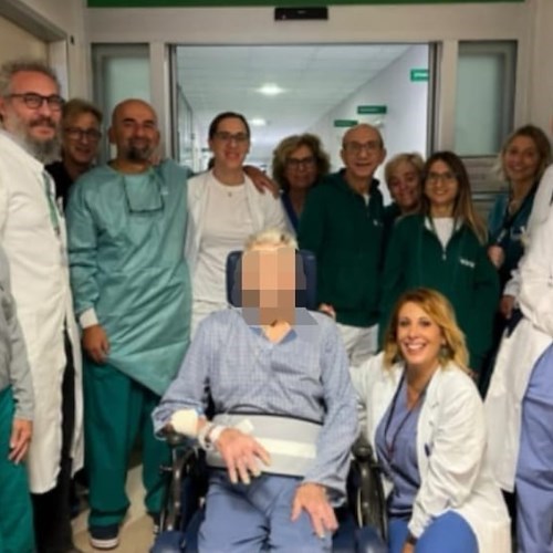 Paziente di 101 anni con i medici di Cremona<br />&copy; ASST Cremona