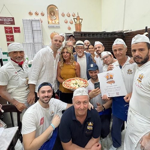 Steven Spielberg a Napoli nella pizzeria Da Michele<br />&copy; L'Antica Pizzeria Da Michele