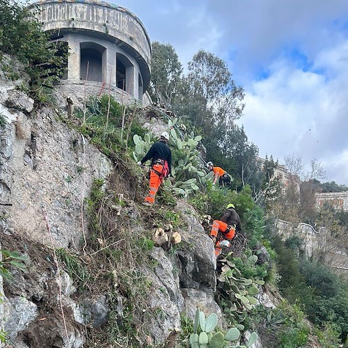 Vietri sul Mare, al via lavori di messa in sicurezza del costone roccioso nei pressi della Villa Comunale<br />&copy; Giovanni De Simone