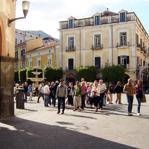 Turisti in visita a Cava