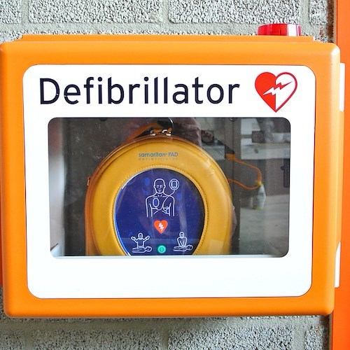 defibrillatore<br />&copy; yourschantz