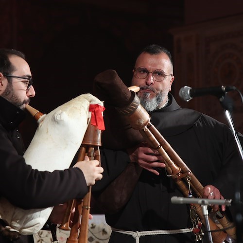 Scala, religiosità e tradizioni nel concerto di Peppe Servillo e Ambrogio Sparagna