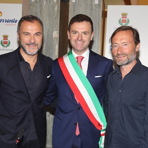 il sindaco di Sorrento, Massimo Coppola, il nuovo direttore artistico, Massimiliano Gallo e Lele Niti, amministratore delegato di Ufficio K<br />&copy; Comune di Sorrento