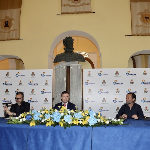 il sindaco di Sorrento, Massimo Coppola, il nuovo direttore artistico, Massimiliano Gallo e Lele Niti, amministratore delegato di Ufficio K<br />&copy; Comune di Sorrento