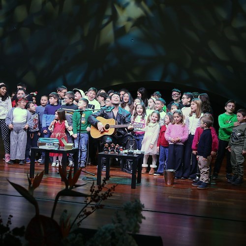 Stash si racconta a Ravello e canta con i bambini “Italodisco”<br />&copy; Comune di Ravello