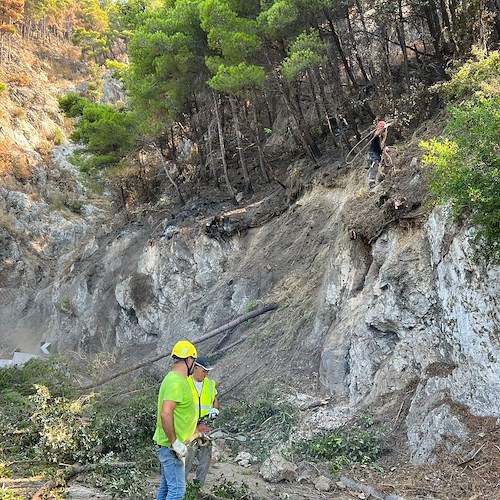 Statale Amalfitana chiusa per 45 giorni dopo incendio<br />&copy; Massimiliano D'Uva